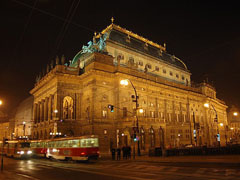 Opera-, drama-, of balletvoorstellingen in het Nationaal Theater Praag