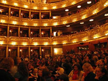 Herbouw Nationaal Theater Praag